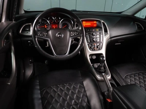 Хетчбэк Opel Astra 2011 года, 799000 рублей, Воронеж