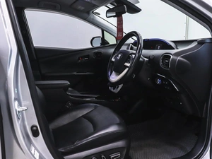 Лифтбек Toyota Prius 2017 года, 2080000 рублей, Красноярск