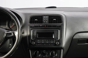 Седан Volkswagen Polo 2017 года, 999000 рублей, Новосибирск