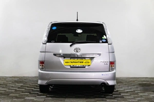 Минивэн Toyota Isis 2013 года, 1269000 рублей, Сургут