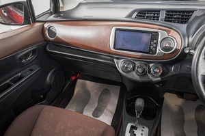 Хетчбэк Toyota Vitz 2012 года, 849000 рублей, Барнаул
