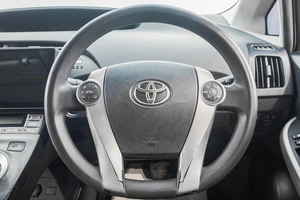 Лифтбек Toyota Prius 2013 года, 1149000 рублей, Барнаул