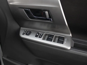 Минивэн Toyota Voxy 2010 года, 1350000 рублей, Омск