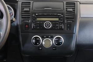Хетчбэк Nissan Tiida 2010 года, 879000 рублей, Омск