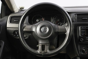 Седан Volkswagen Jetta 2013 года, 1049000 рублей, Новосибирск