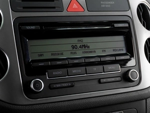 Внедорожник Volkswagen Tiguan 2010 года, 1299000 рублей, Тюмень