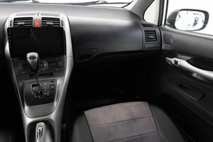 Хетчбэк Toyota Auris 2007 года, 799000 рублей, Красноярск