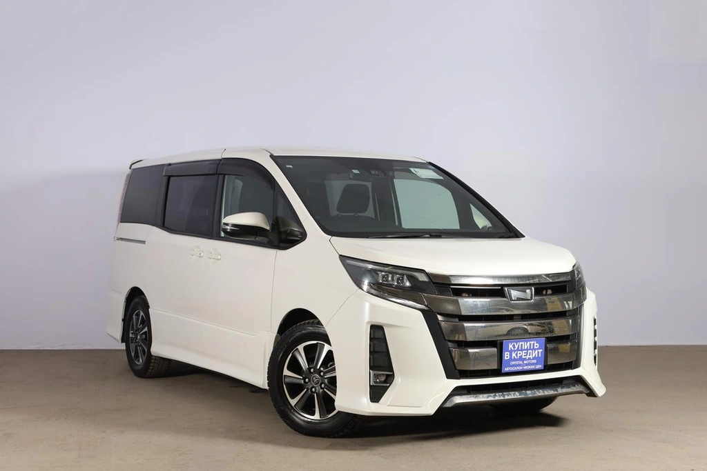 Минивэн Toyota Noah 2017 года, 2839000 рублей, Новосибирск