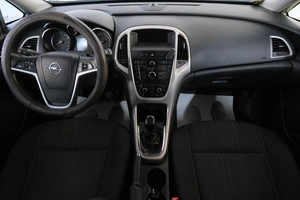 Хетчбэк Opel Astra 2011 года, 819000 рублей, Омск