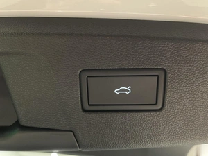 Внедорожник Volkswagen Tiguan 2022 года, 4500000 рублей, Красноярск