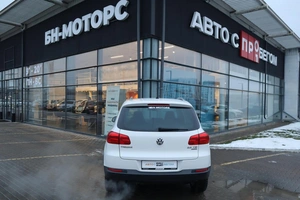 Внедорожник Volkswagen Tiguan 2012 года, 1550000 рублей, Мирное