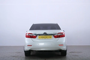 Седан Toyota Camry 2013 года, 2049000 рублей, Омск