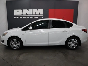 Седан Opel Astra 2013 года, 920000 рублей, Курск