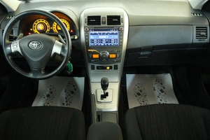 Седан Toyota Corolla 2008 года, 999000 рублей, Омск