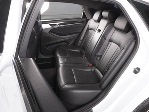 Седан Hyundai Genesis 2015 года, 2035000 рублей, Красный Пахарь
