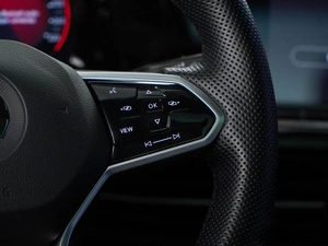 Хетчбэк Volkswagen Golf 2021 года, 2799444 рублей, Москва