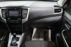 Пикап Mitsubishi L200 2021 года, 2819000 рублей, Омск