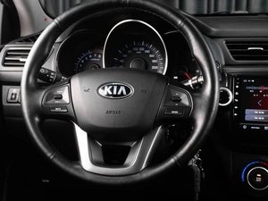 Седан Kia Rio 2014 года, 999000 рублей, Тюмень