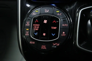 Минивэн Toyota Esquire 2016 года, 2033000 рублей, Солонцы