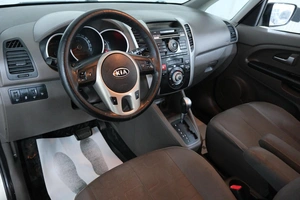 Минивэн Kia Venga 2012 года, 859000 рублей, Омск