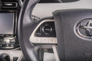 Лифтбек Toyota Prius 2016 года, 1849000 рублей, Томск