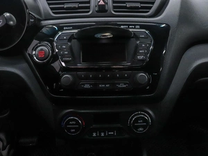 Седан Kia Rio 2012 года, 1000000 рублей, Красноярск