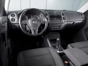 Внедорожник Volkswagen Tiguan 2012 года, 1120000 рублей, Ростов-на-Дону