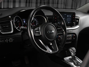 Хетчбэк Kia Ceed 2020 года, 2015000 рублей, Тюмень