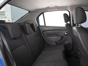 Седан Renault Logan 2015 года, 625000 рублей, Омск