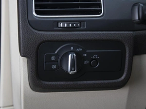 Внедорожник Volkswagen Touareg 2014 года, 2470000 рублей, Омск