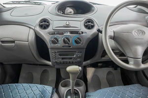 Седан Toyota Platz 2000 года, 449000 рублей, Барнаул