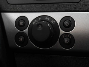 Седан Opel Astra 2011 года, 699000 рублей, Тюмень