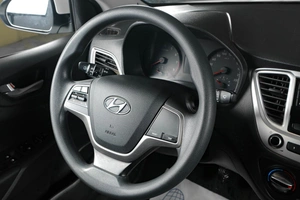 Седан Hyundai Solaris 2019 года, 1379000 рублей, Тюмень