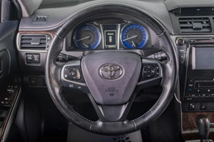 Седан Toyota Camry 2018 года, 1899000 рублей, Томск