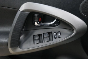 Внедорожник Toyota RAV4 2011 года, 1649000 рублей, Омск