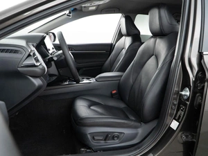 Седан Toyota Camry 2022 года, 2697055 рублей, Москва