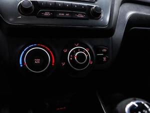 Седан Kia Rio 2015 года, 1050000 рублей, Красноярск