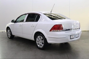 Седан Opel Astra 2012 года, 700000 рублей, Брянск