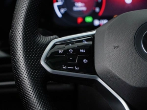 Хетчбэк Volkswagen Golf 2021 года, 2799444 рублей, Москва