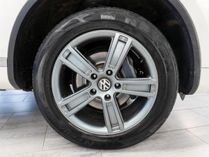 Внедорожник Volkswagen Touareg 2011 года, 2419000 рублей, Саратов
