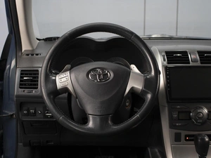 Седан Toyota Corolla 2007 года, 890000 рублей, Омск