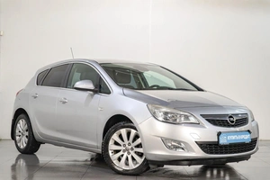 Хетчбэк Opel Astra 2012 года, 929000 рублей, Челябинск