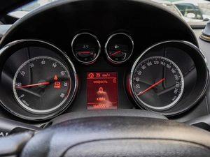 Хетчбэк Opel Astra 2012 года, 795000 рублей, Краснодар