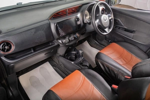 Хетчбэк Toyota Vitz 2017 года, 999000 рублей, Томск