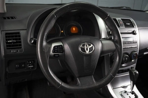 Седан Toyota Corolla 2012 года, 1170000 рублей, Омск