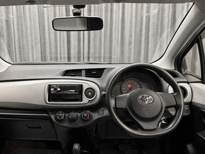 Хетчбэк Toyota Vitz 2013 года, 690000 рублей, Красноярск