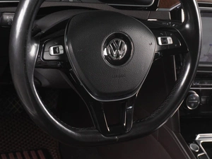 Седан Volkswagen Passat 2015 года, 1814000 рублей, Красный Пахарь