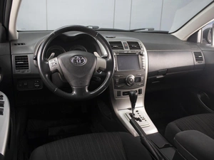 Седан Toyota Corolla 2007 года, 890000 рублей, Омск