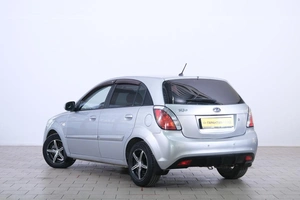 Седан Kia Rio 2011 года, 719000 рублей, Омск