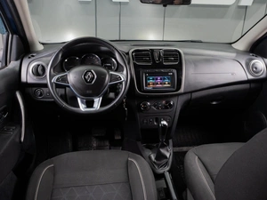 Хетчбэк Renault Sandero 2018 года, 1049000 рублей, Тюмень
